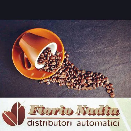 Una pausa caffè al distributore automatico